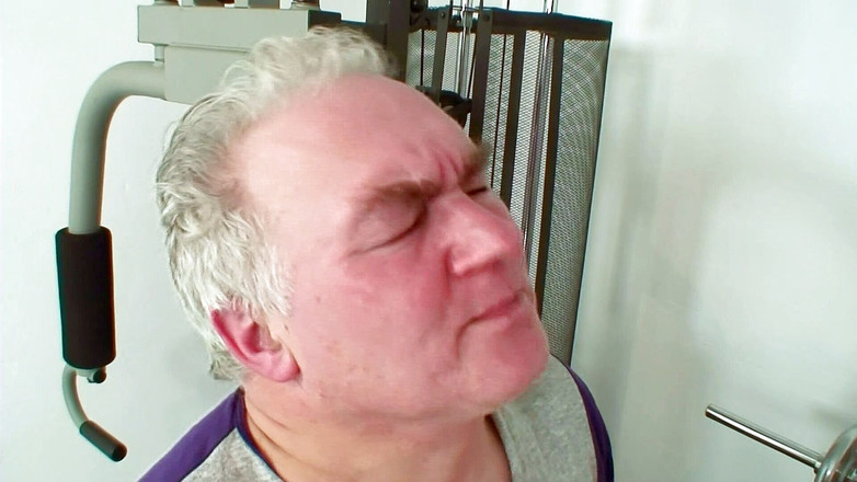 Full porn collection: 운동하는 동안 할아버지에게 놀라 섹스하는 젊은 독일 십대