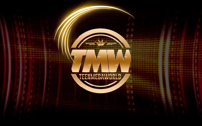 Teen Mega World: Dondurma ve amcığın tadına bakıyor