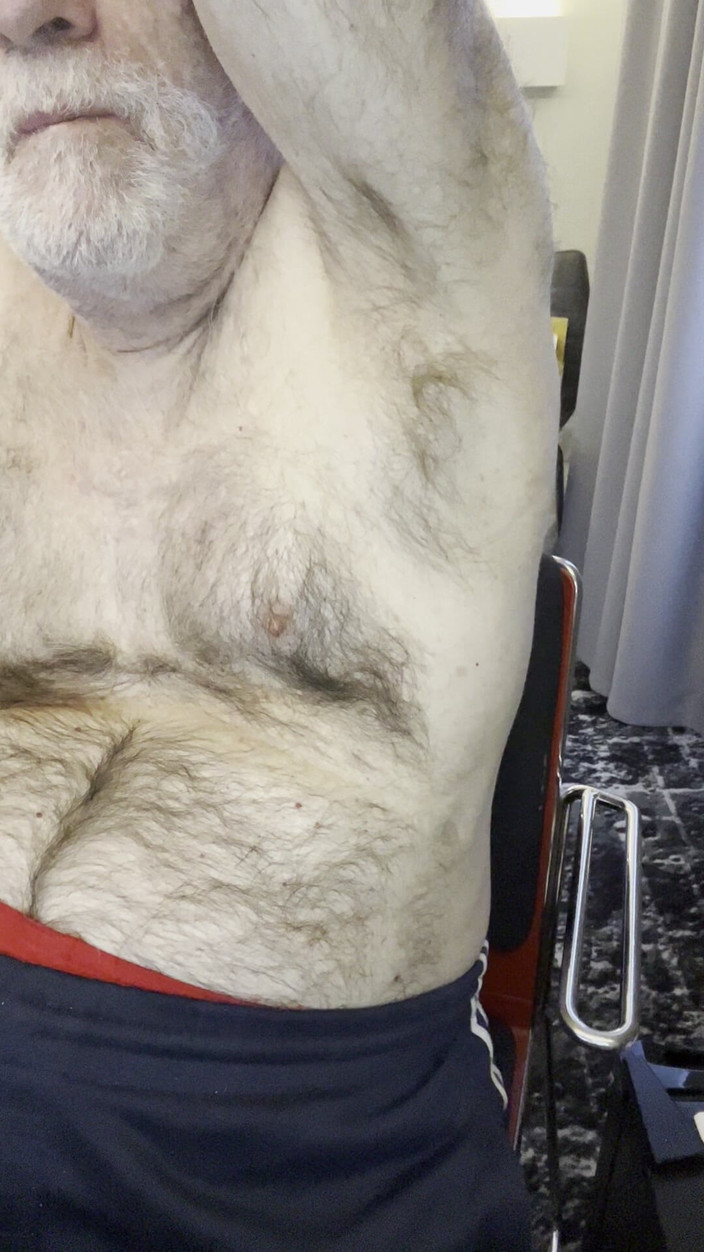 Coach Karl dude lodge: 코치 칼의 털복숭이 겨드랑이