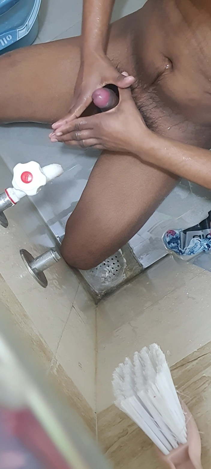 Ahir: Seksi oğlan banyo yaparken mastürbasyon yapıyor