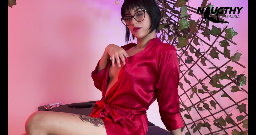 NaughtyColombia: Lahodný olej a masturbace show v masážní místnosti