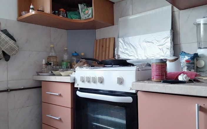Mirsur: Memek berbulu ibu tiri latina dengan pantat bahenol dan toket...