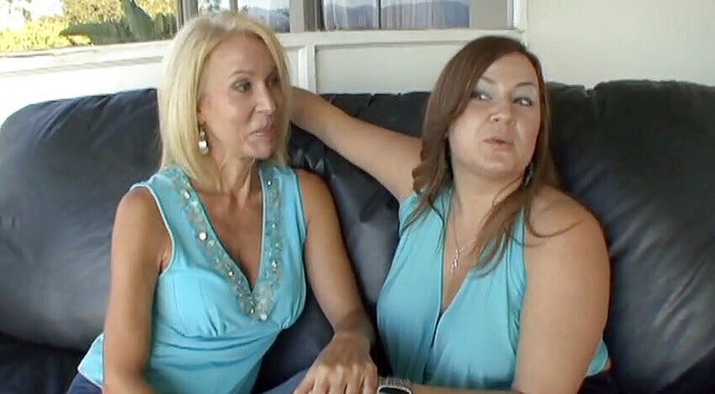 Lesbo Tube: 大奶子妹子的阴户在试镜时被舔和玩弄