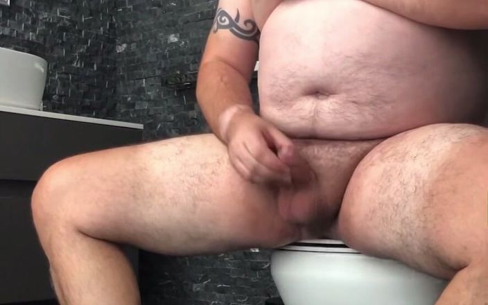 Uktattooedchub: 흑인 대물 자지에게 따먹히는 흑인 대물 자지