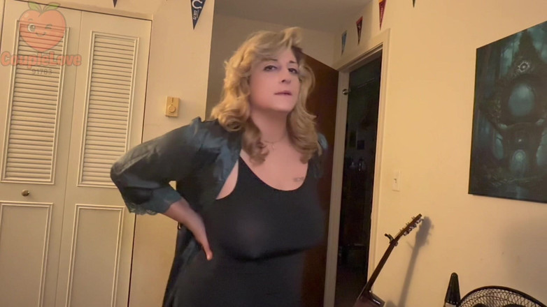 CoupleLove91783: Myslel jsem, že jsi tvůj nevlastní otec