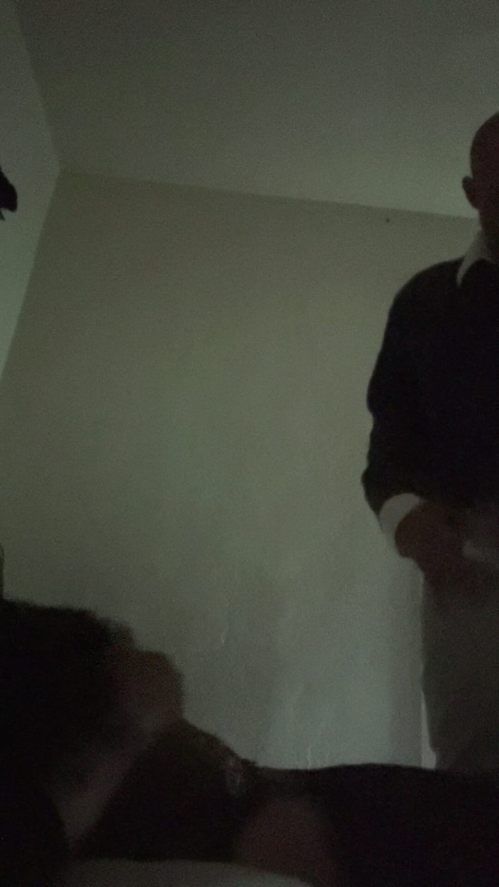 Reno Hot Wife: Une femme infidèle invite le voisin pour un café