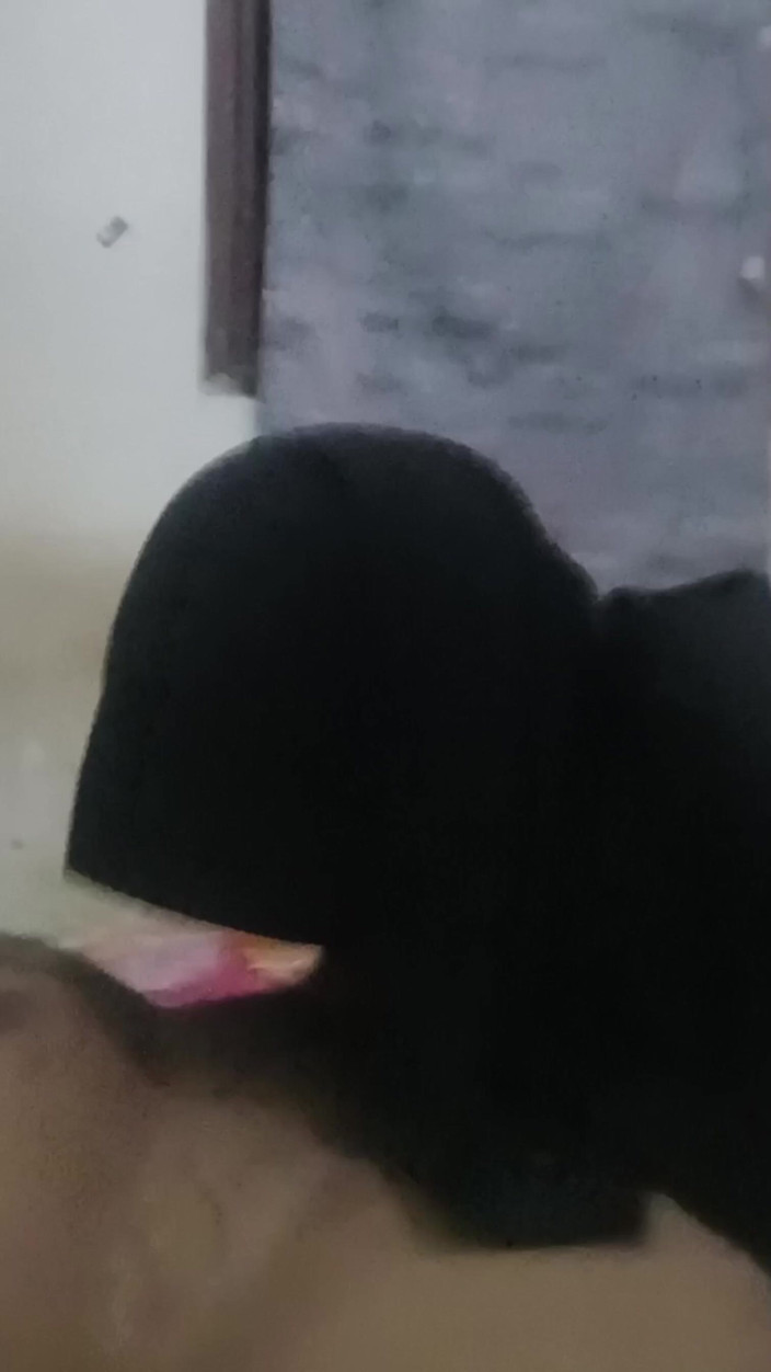 Theresia Nirvana: 18-jarige Hijab studentenseks