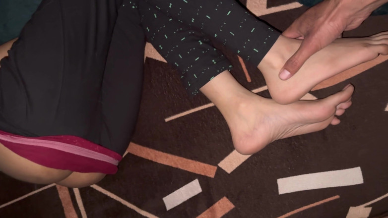 Desifilmy45: Shared the Bed with Younger Stepsister and Fucked Her Tight...