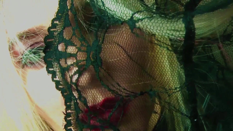 Goddess Celine: Abito in lattice e in calze di nylon