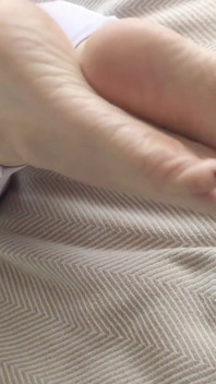 ¡Qué sexy dedos de los pies y pies! Sensual trabajando con el pie