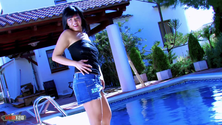 MMM100 Solo: Jade Kara: Jade Kara ตะวันออกที่ยอดเยี่ยมเล่นเปลื้องผ้าข้างสระน้ํา