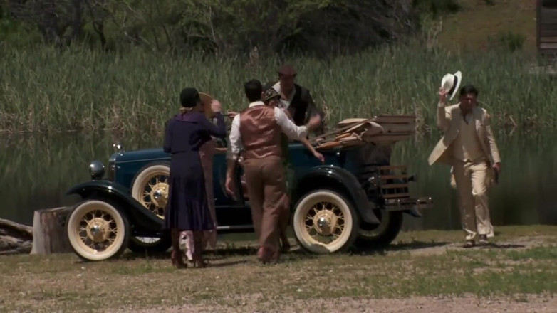 American Idol X: Hot meeting in vintage clothes in the countryside