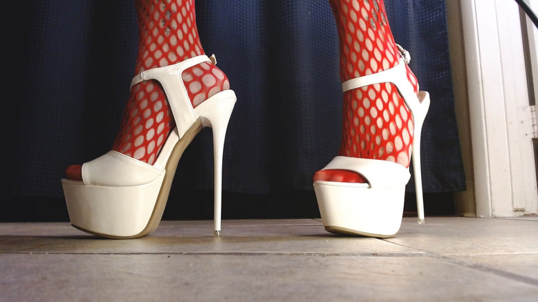 Abby Anna: セクシーなスパイクホワイトハイヒールレッドフィッシュネットストッキング