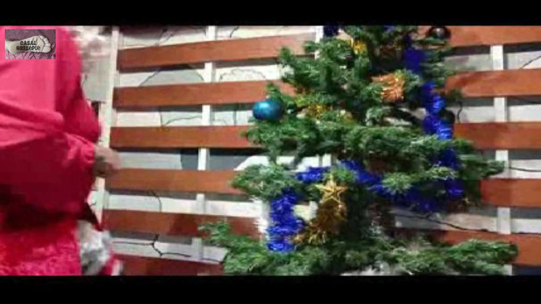 Casal Gresopio Feet: Macocha świąteczne stopy podczas jazdy na choinkę 2025