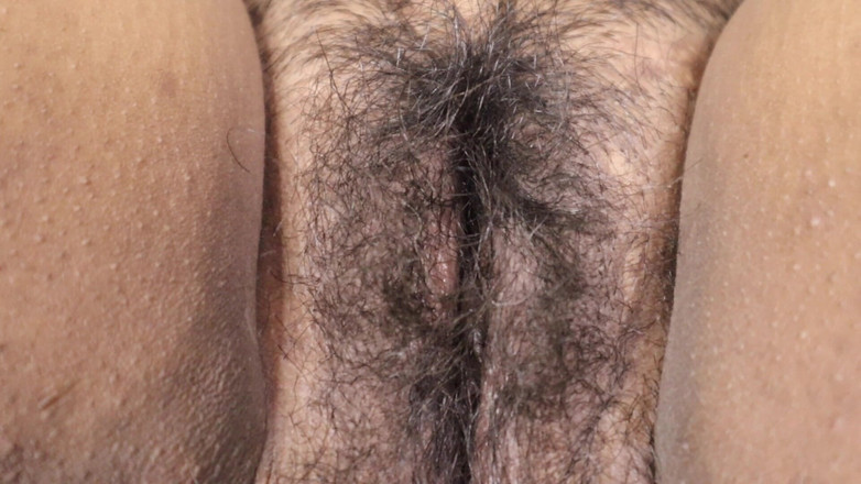 Mona 69: Une fille de Delhi doigte sa chatte mouillée jusqu’à l’orgasme