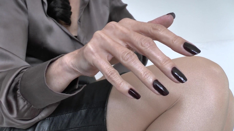 Lady Victoria Valente: Tmavé dlouhé nehty a krásné ruce, JOI, Lady Victoria Valente