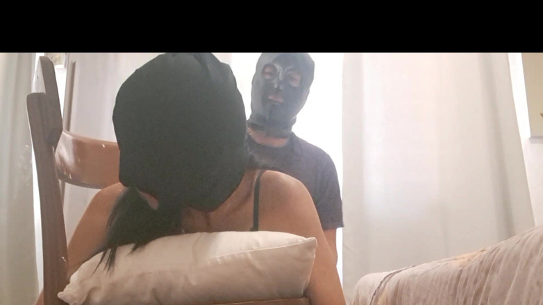 LauraOnHeels: 내 모든 구멍에 자지를 따먹는 의자, 후드와 볼가그