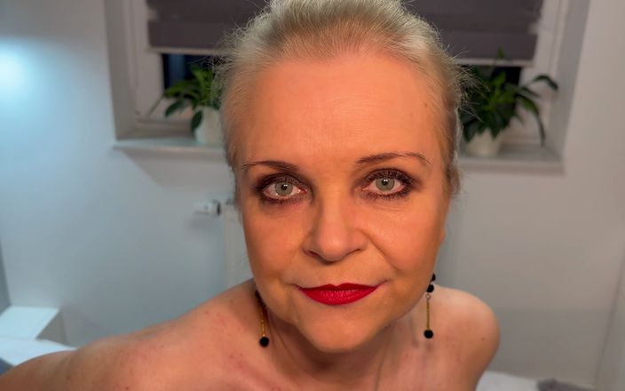 Misses_Jenny: Charmante stiefmoeder gaat vreemd met jonge minnaar