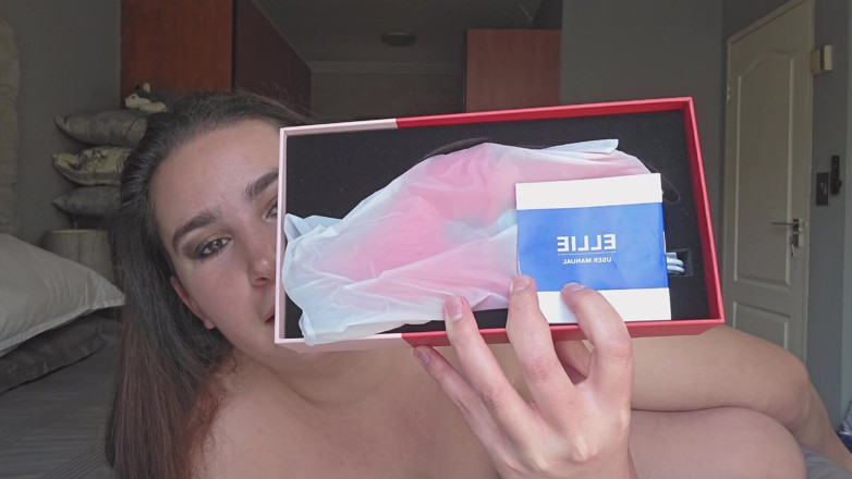 domslutfucker: Eu orgasmo duas vezes com o incrível vibrador de língua...
