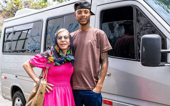 MaturePickup: Tetovaná 81letá babička sbalená na anál