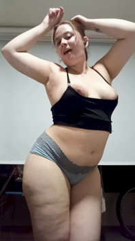 Nicole si cewek semok dengan toket besar yang aduhai banget!