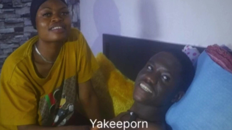 Yakeeporn: Piękna damsel uwielbia sposób, w jaki ją penetruję