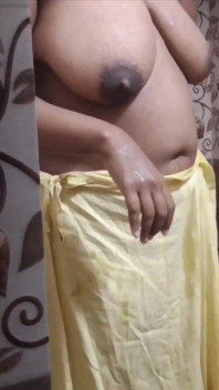 Cum Inside My Stepmom Pusssy When She Was Taking Shower.