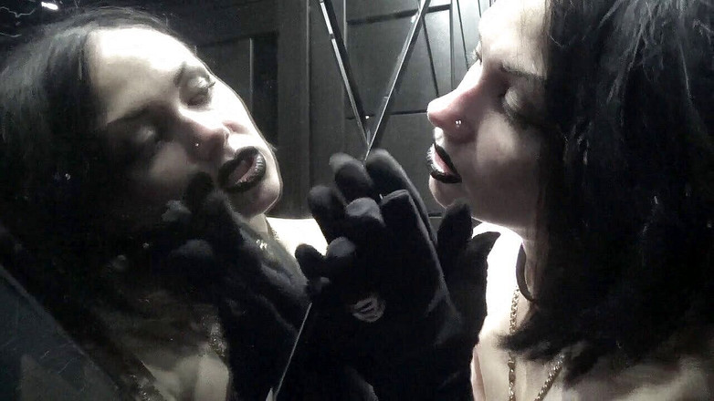 Goddess Misha Goldy: 手袋と手の崇拝、ジョイ・カムカウントダウン