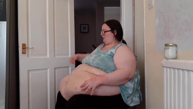 SSBBWLadyBrads: Come oil with me