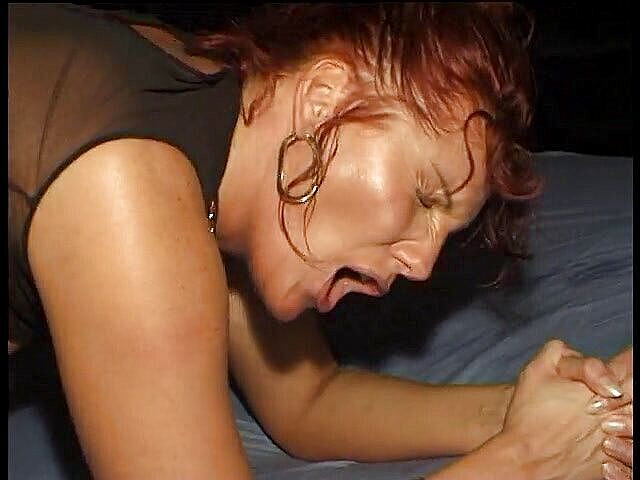 Lucky Cooch: Pelirroja complaciendo a su hombre