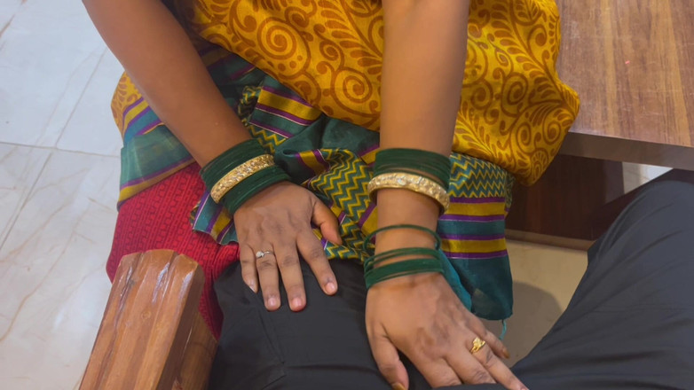 Besharam Jodi: Desi indiana sari scopata dal suo fratellastro più giovane besharam