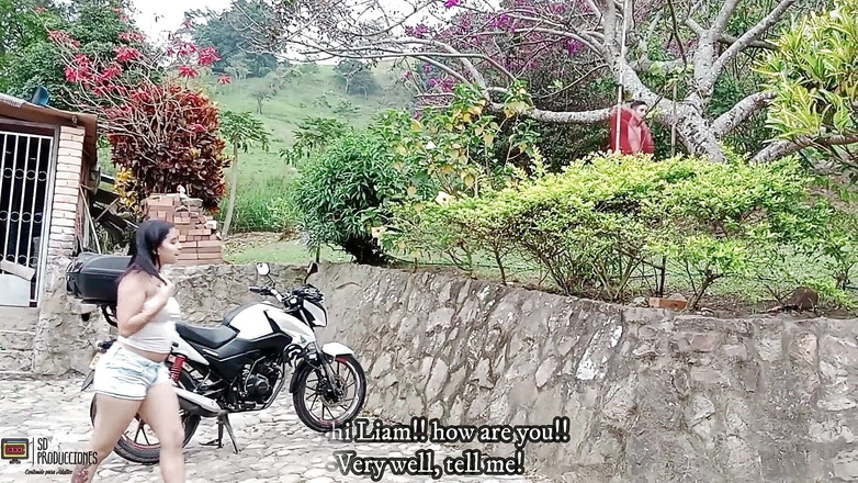 Vayolet: ヴァヨレットのエッチな女性が義父から密かに庭師との空想を叶える - スペイン語のポルノ