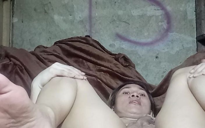 Reynaldo6: Det är därför Karon onanerar ensam igen.