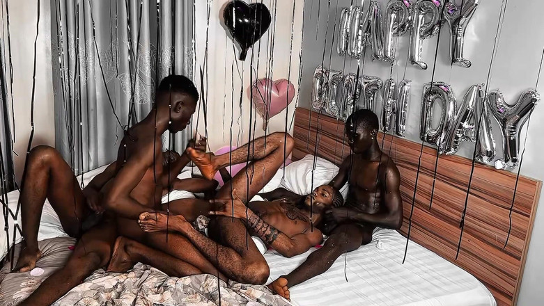 Baddestboyx: 祝我生日快乐 16 个可爱的家伙和我一起庆祝