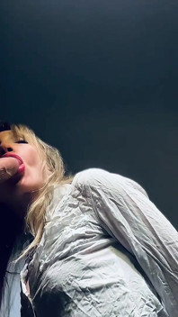 Smal, muskulös. Hot Deep Throat.