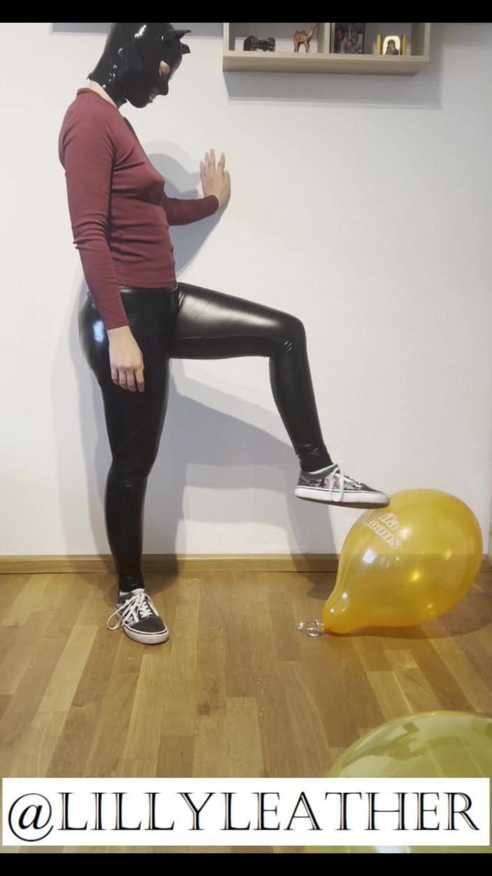 LillyLeather: Looner kız sevimli kıyafetli ve kitty lateks maskeli 4 balon dışarı çıkıyor