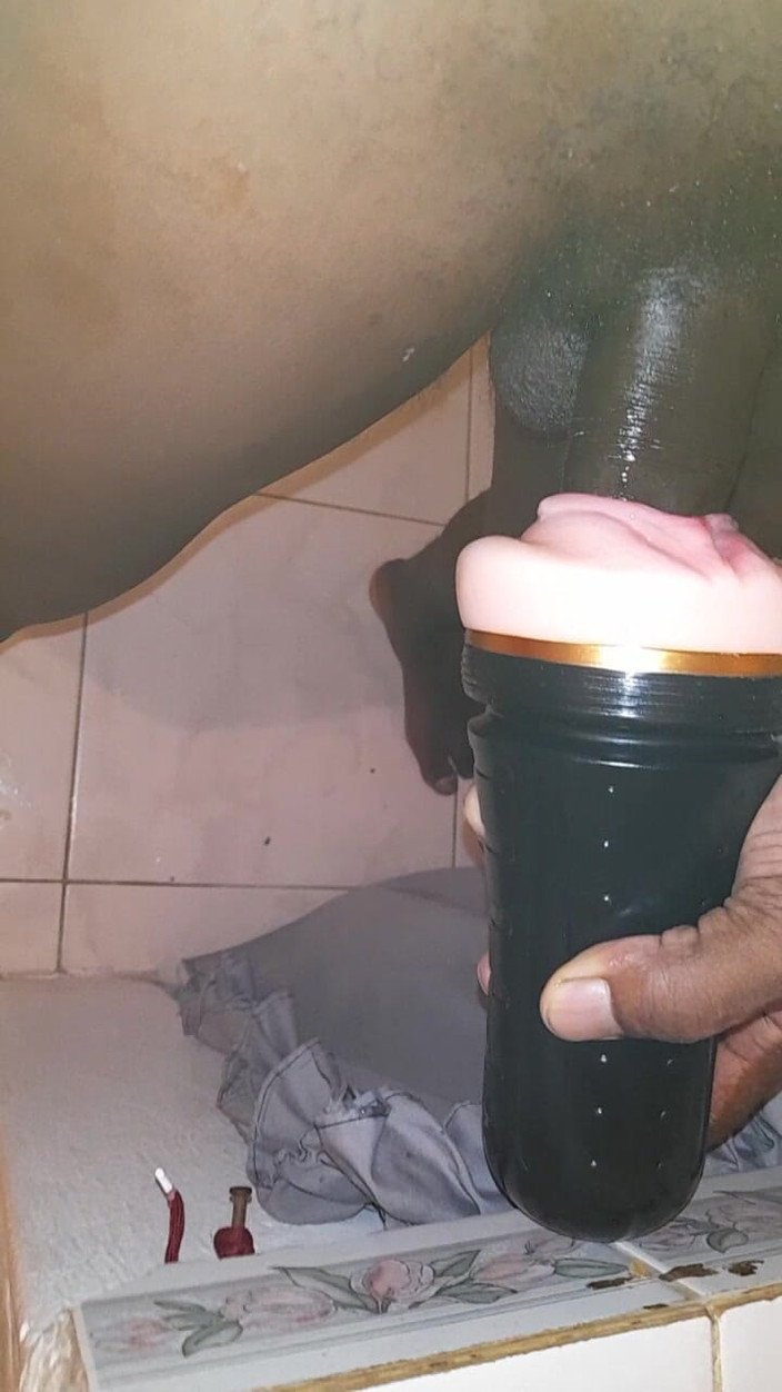 Black guy: Masturbare s9 E8