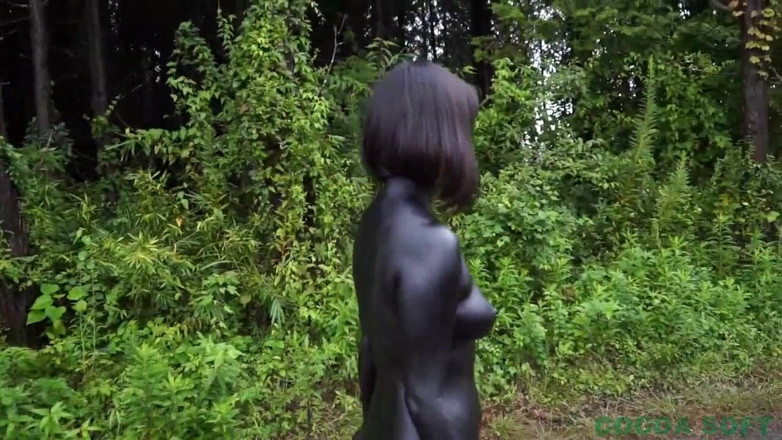 Cocoa Soft: Asian girl likes to walk all painted in black outdoor