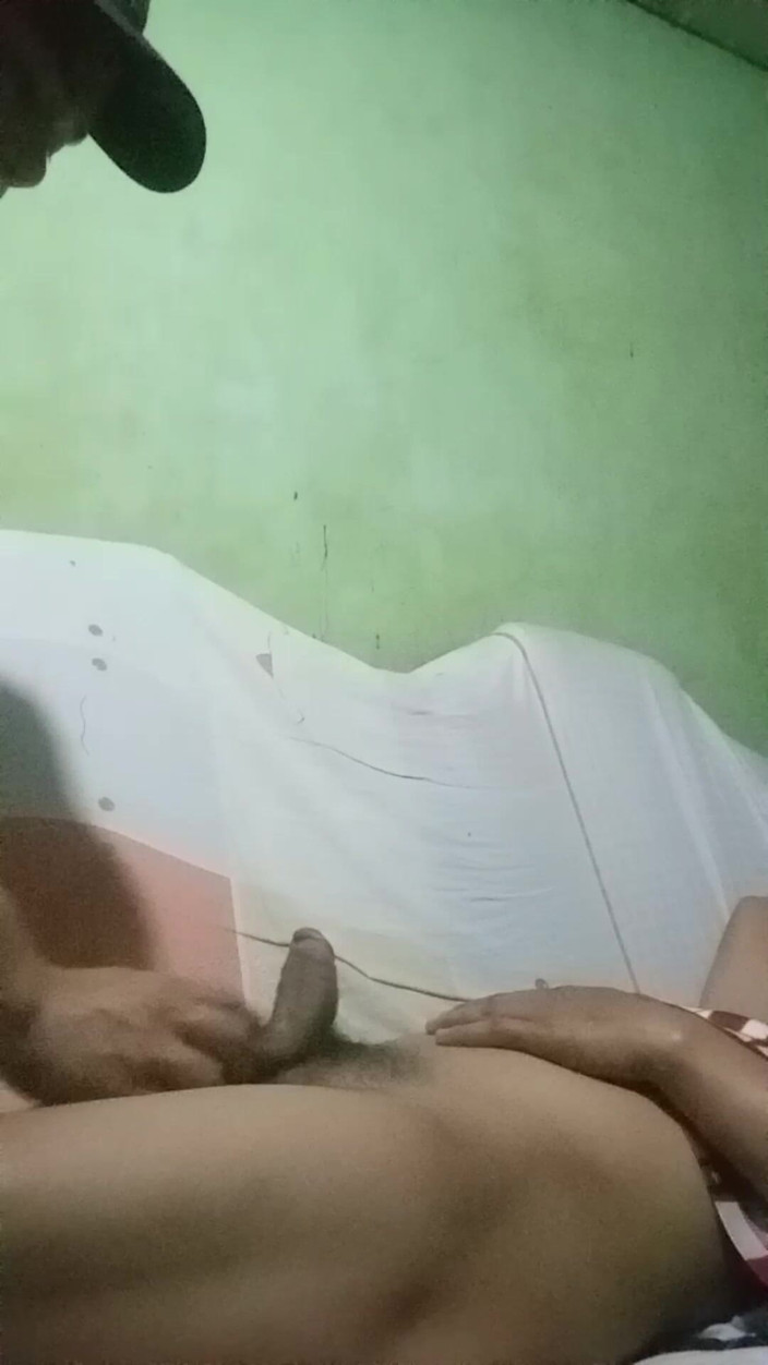 Talahib23: Con cu mập mạp của một chàng trai trẻ làm...