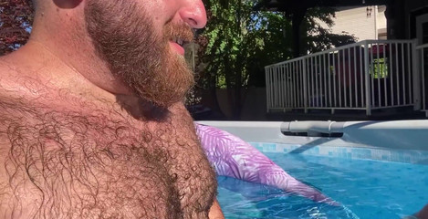 Huzzbearz: L'heure d'été à la piscine