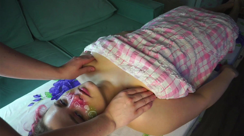 Katybigcherry: 美しく繊細なオイルセックス、マッサージサロンでのセックス