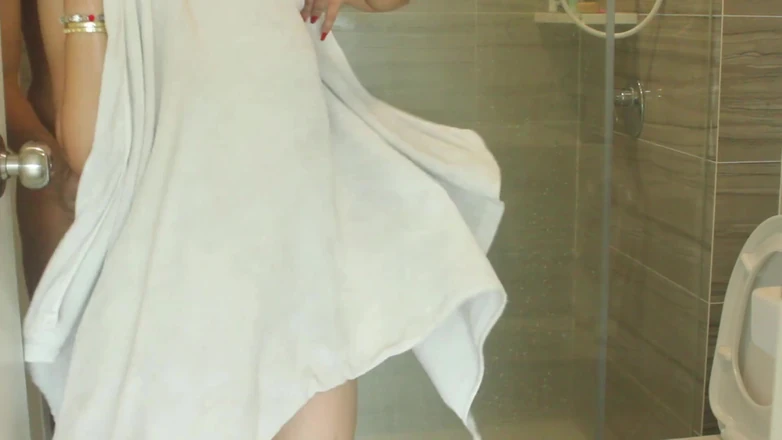 Reem Hassan: Sexo en el baño caliente sexy árabe musulmana Gril