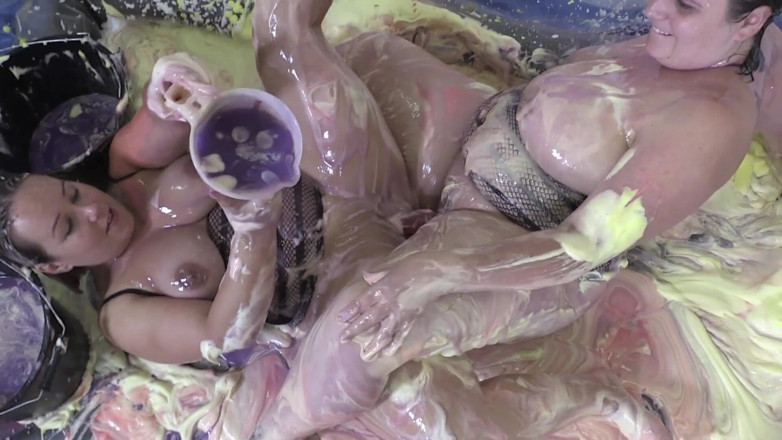 Gunked up girls: Ashley and Sarah sexy messy play