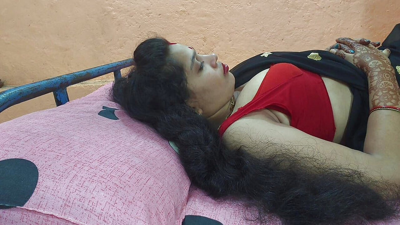 Sona bhabhi: Seksi karım benimle sert sikişmek için öpüşmek ve katılmak istiyor