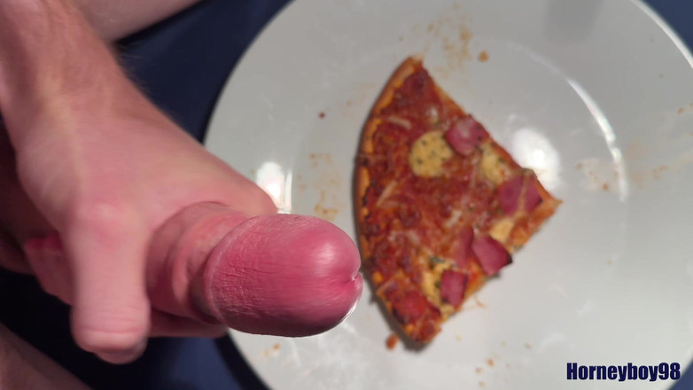 Horneyboy98: Twink menyemprotkan pizzanya