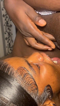 Lesbiche saliva fetish e piscio ingoio