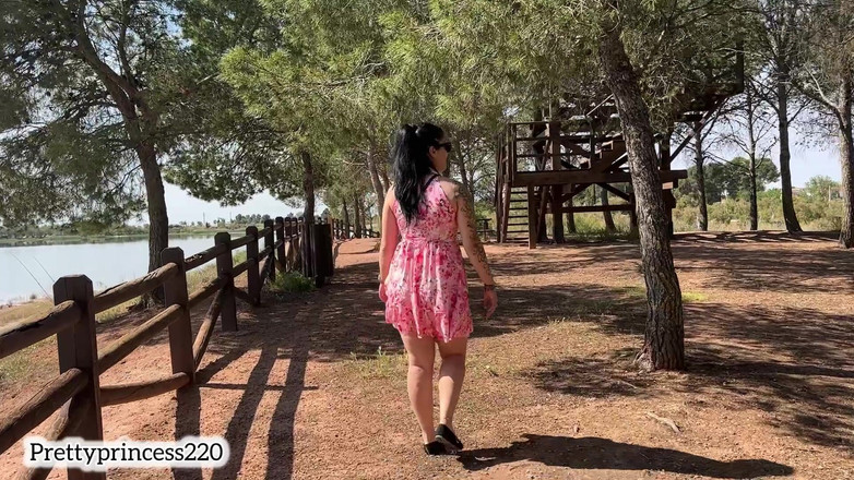 Panfil corina: 내 치마 밑에서 뭐가 나오는지 봐