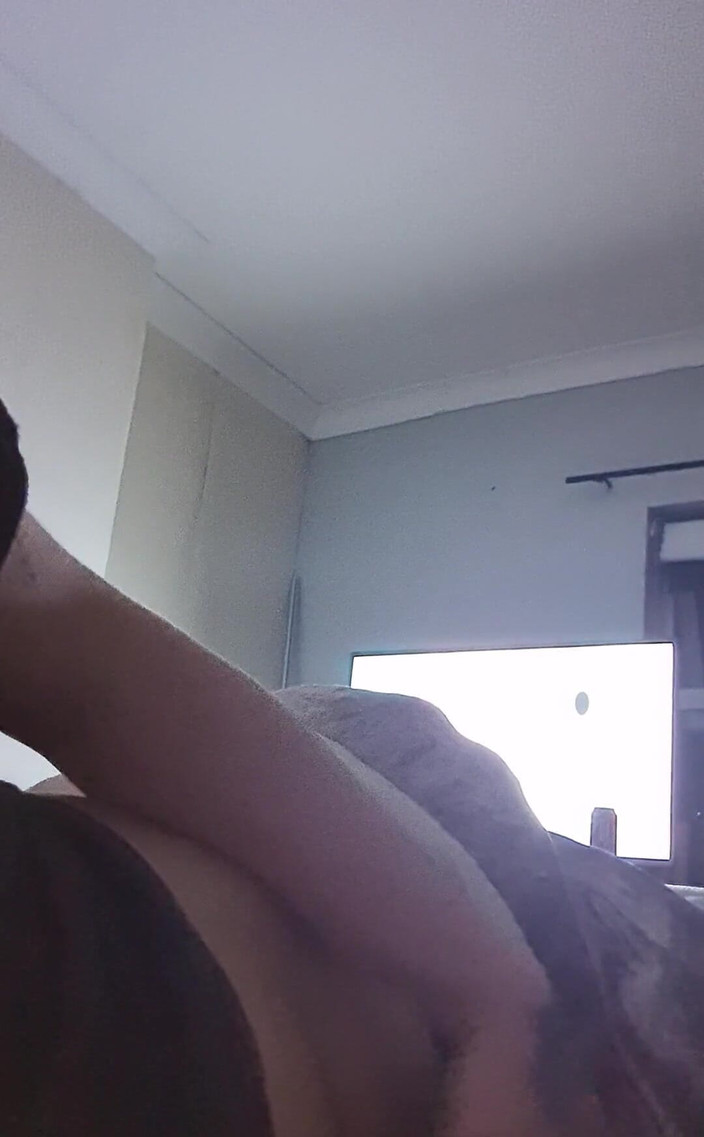 jay jenson: Więc po raz pierwszy pieprzyłem mojego kutasa !! dużo spermy czuło...