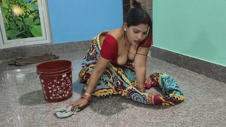 Sona bhabhi: Šukal jsem svou krásnou služku, když pracovala v našem domě