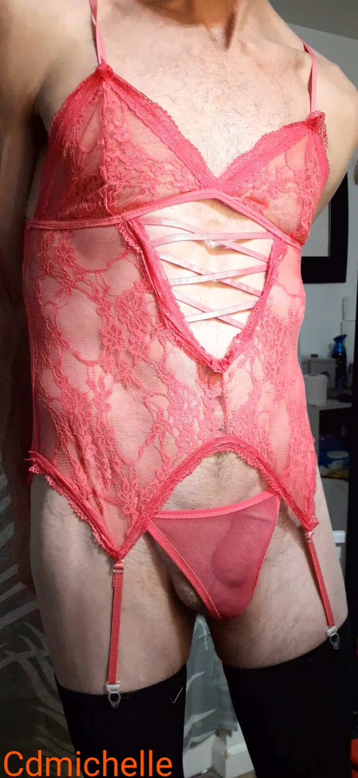 Sexy crossdresser wearing lingerie everything sexy: Cdmichelle को कई अलग-अलग चीजों में क्रॉसड्रेस करना पसंद है